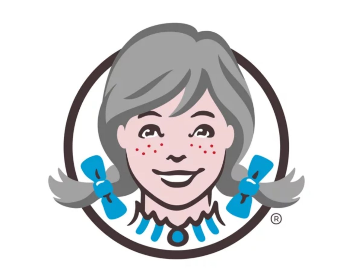 ▲溫蒂漢堡（Wendy's）的品牌標誌紅髮女孩，一夕間突然變成了灰髮。（圖／翻攝自推特）