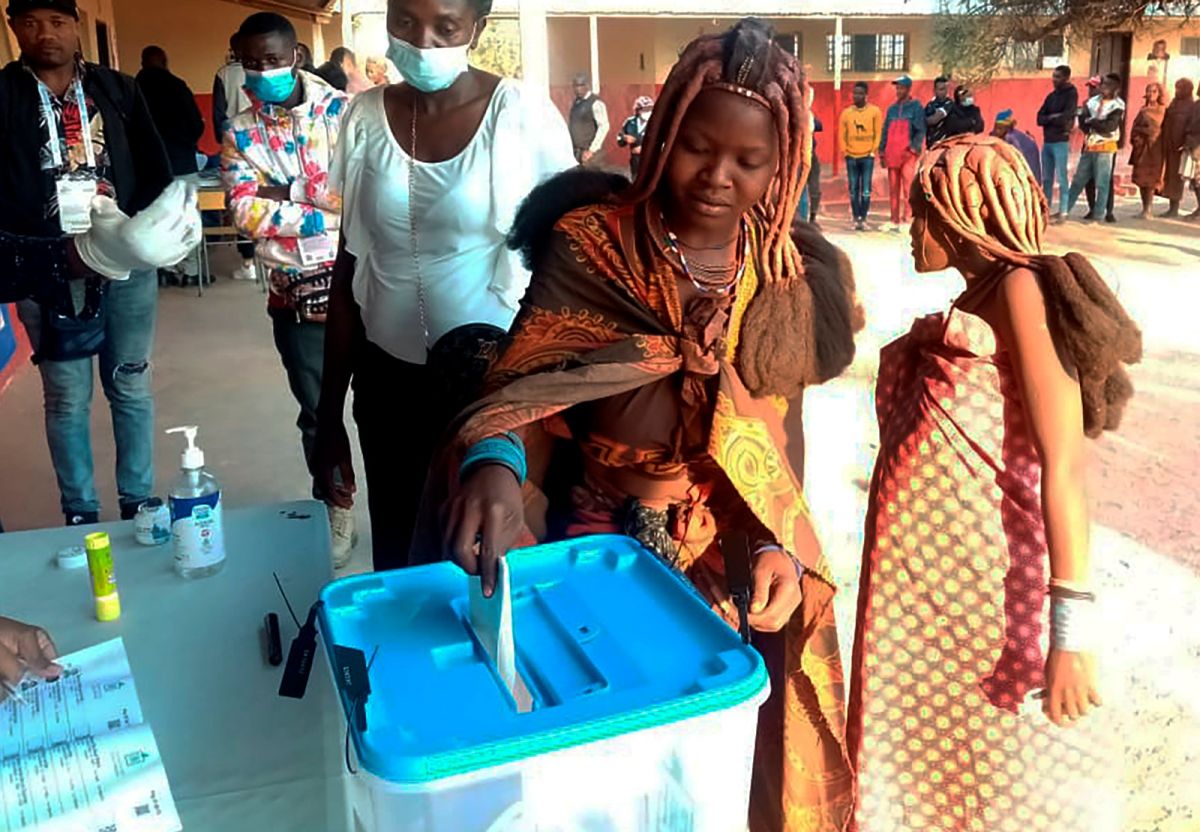 ▲安哥拉選委會宣布安哥拉解放人民組織獲得51%選票後，這個連續執政近50年的政黨宣布在本週大選中勝出，但主要在野陣營領袖拒絕接受選舉結果。（圖／美聯社／達志影像）