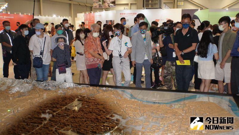 ▲2022台北城市博覽會展覽登場，副市長黃珊珊當導覽員。（圖／記者呂炯昌攝）