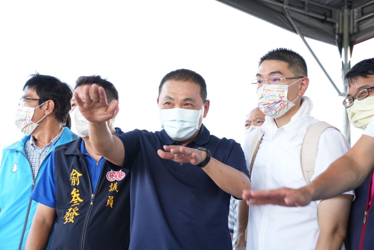 ▲2022基隆市長選情緊張，謝國樑再邀藍營「最強母雞」侯友宜赴基隆，兩人預計11月7日將再度合體車隊掃街。（資料照片／謝國樑辦公室提供）