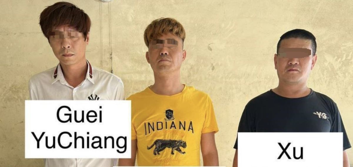 ▲柬埔寨西哈努克省警方26日下午突襲西港，救出遭人蛇集團囚禁的40名被害者，同時拘捕4名人蛇主管，其中1人為台灣籍的桂裕強。（圖／翻攝自柬中時報）