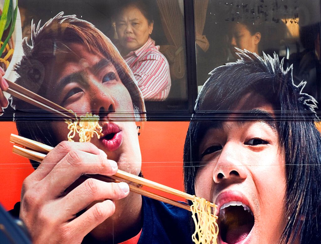 ▲泰國泡麵業者抵擋不住通膨壓力，聯合向政府請願後，得以調漲泡麵價格。（圖／美聯社／達志影像）