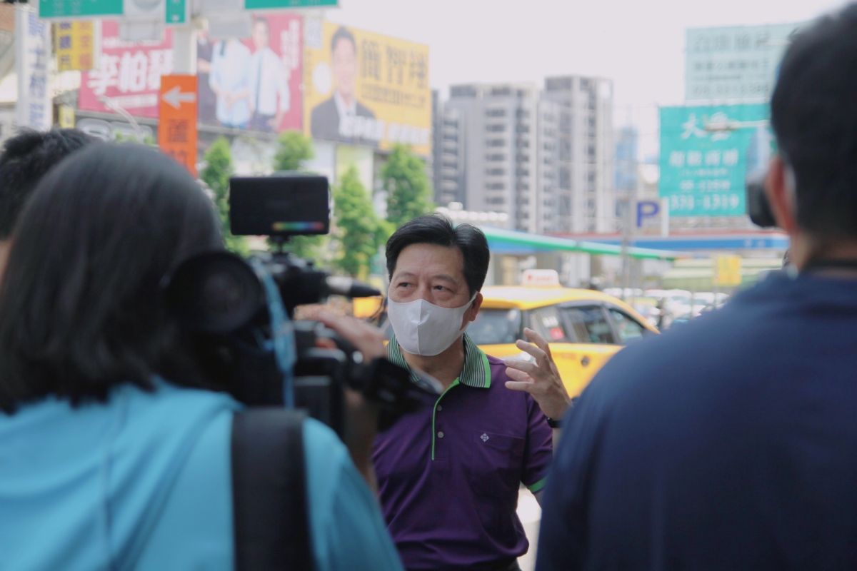 ▲民進黨前立委鄭寶清爭議不斷，現又堅持投入桃園市長選舉，再度引發綠營支持者討論。（圖／翻攝自鄭寶清臉書）