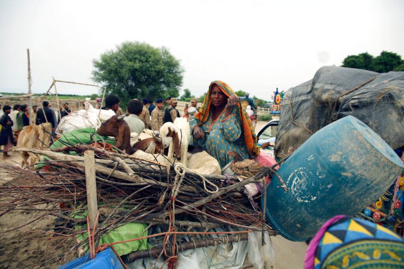 ▲巴基斯坦出現歷史性洪災，大批民宅被沖毀，民眾流離失所。（圖／美聯社／達志影像）