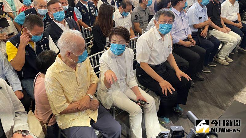 ▲台北市長柯文哲（右一）與親民黨前副主席張昭雄（左一），都現身黃珊珊的參選記者會。（圖／記者丁上程攝，2022.08.28）