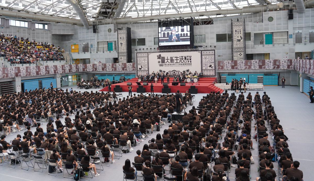 ▲台大今（28）日舉行開學典禮，打破以往的制式模式，透過座談和互動的方式，並以「#台大新生活」為標題展開。（圖／台大提供）
