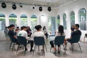 ▲莊凱勛到TDI台灣夢幻學院開設第一期影像表演課。（圖／凱渥）