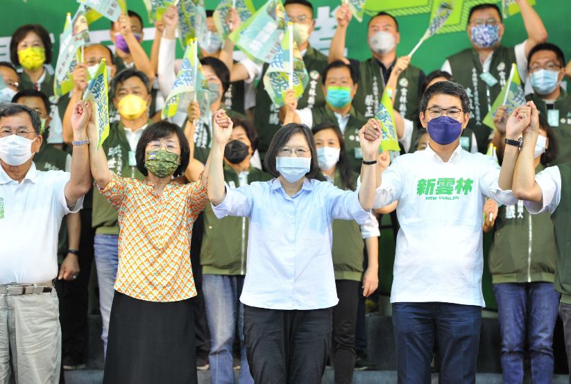 ▲蔡英文赴雲林力挺劉建國，蘇治芬也同台。（圖／民進黨提供）