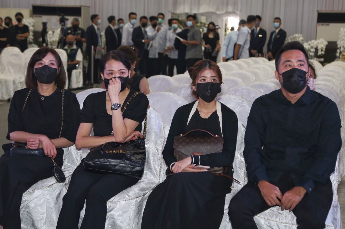 ▲今（29）日舉行余苑綺追思會，余祥銓（右一）一早就現身會場。（圖／NOWnews攝影中心）