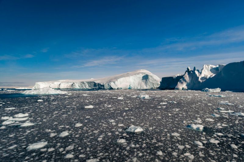 ▲氣候暖化可能使得北極冰層中的病毒接觸到新環境與新宿主，增加「病毒溢出」風險。（圖／美聯社／達志影像）