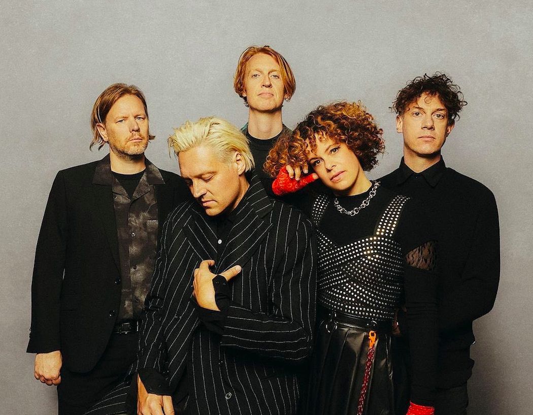 ▲Win Butler（前排左）遭4名粉絲指控性侵。（圖／翻攝Arcade Fire IG）