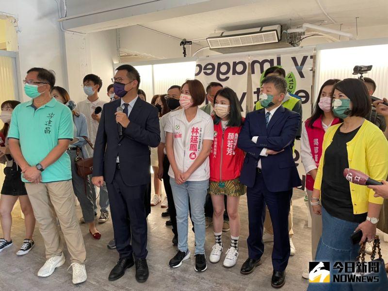 ▲陳時中參觀都市再生願景館。(圖/記者黃宣尹攝,2022.08.29)