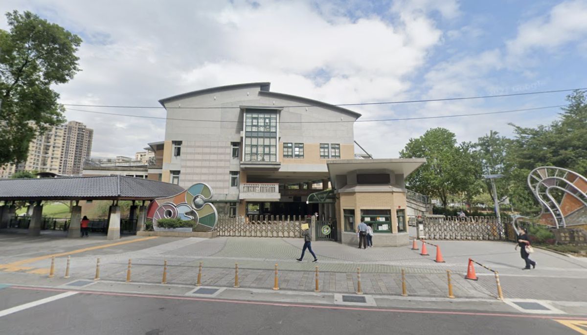 ▲開學在即，不少家長想盡辦法把孩子送進心儀的學校就讀，3年來新北市7個滿額雙語國小學區房價都至少有1成漲幅，其中三峽區的龍埔國小學區增值28%最多。（圖／翻攝Google Map）