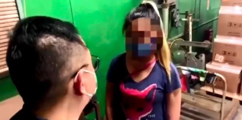 ▲屏東地檢署與警方專案小組發現，一名陳姓女子（22歲）26日無贖獲釋，從柬埔寨逃回台灣，一查一下才發現陳女年紀輕輕竟然是大蛇頭，更假冒是被害人返國。（圖／翻攝畫面）