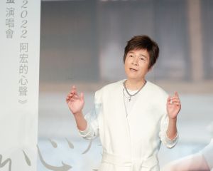 洪榮宏提到常常會跟嫩妻做雙人瑜伽保養身體。(圖/寬宏藝術提供) ▲洪榮宏提到常常會跟嫩妻做雙人瑜伽保養身體。(圖/寬宏藝術提供)