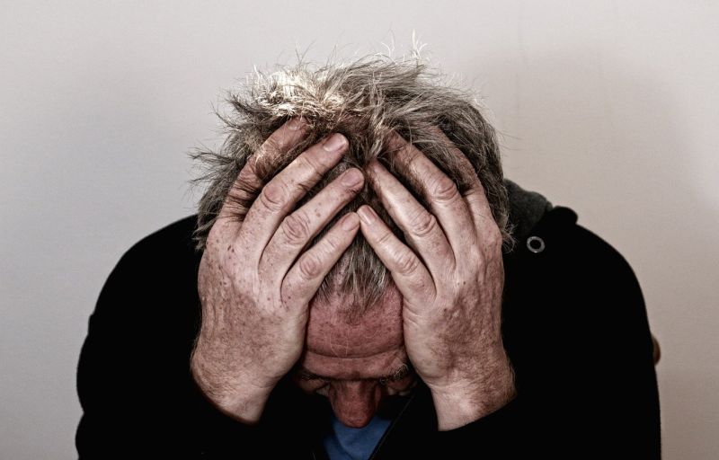 ▲年長男性易痛風，專家曝6大高風險族群，應保持飲食4原則。（示意圖／Pixabay）