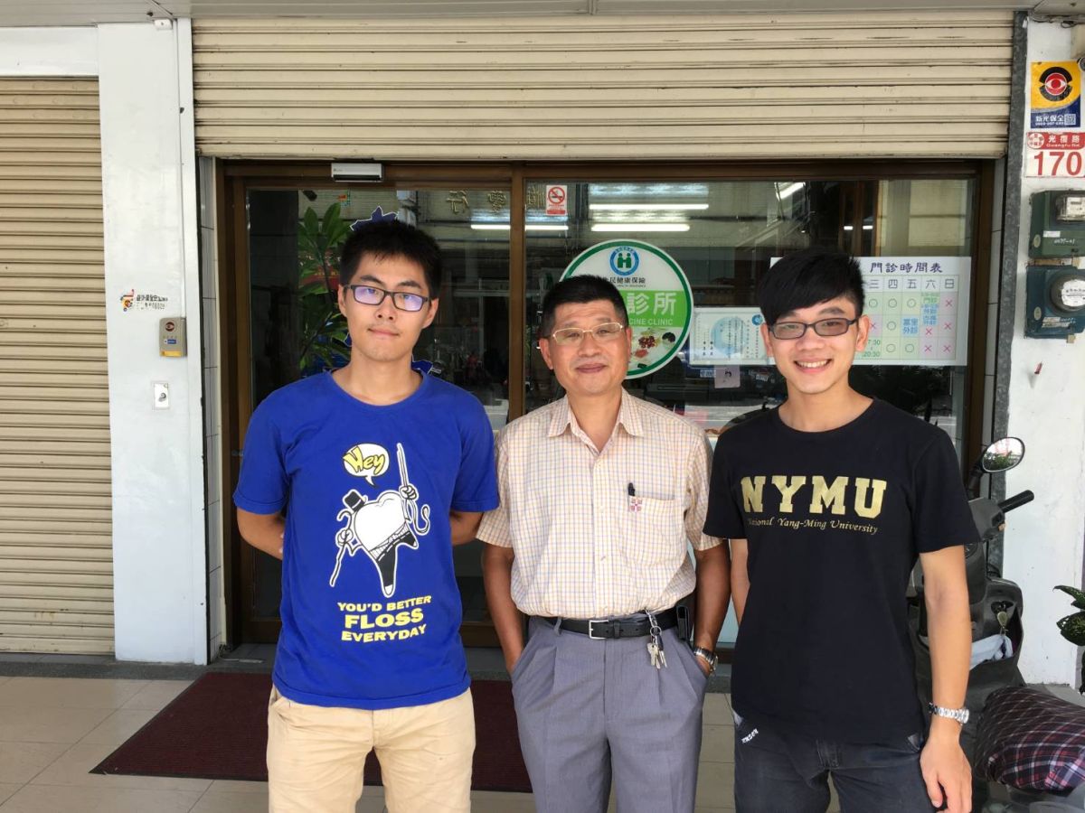 ▲花蓮縣玉里鎮維德診所院長張金木（中）接待公費醫下鄉參訪。（圖／張金木提供）