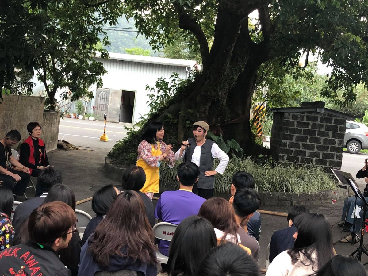 ▲結頭份社區歌仔戲班在大樹公下精彩演出。（圖／結頭份社區發展協會）
