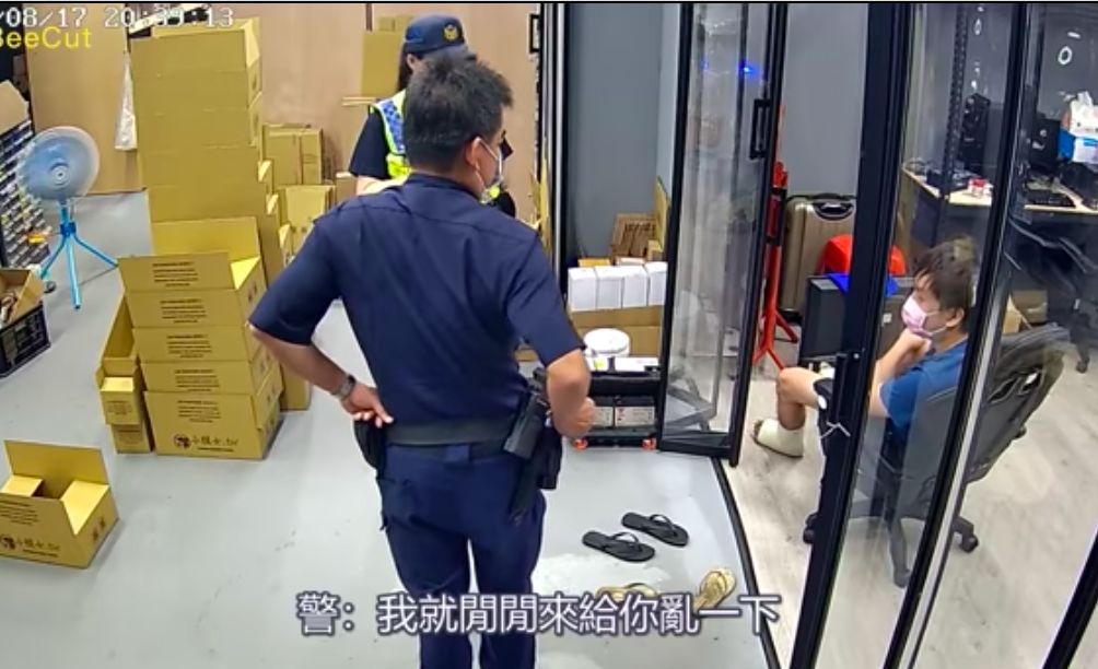 ▲一名員警認出網派店女員工丈夫有毒品前科，便要求老闆辭退該員工，還揚言「天天來站崗讓你這間沒生意！」（圖／翻攝自麻煩找菁琪律師臉書）