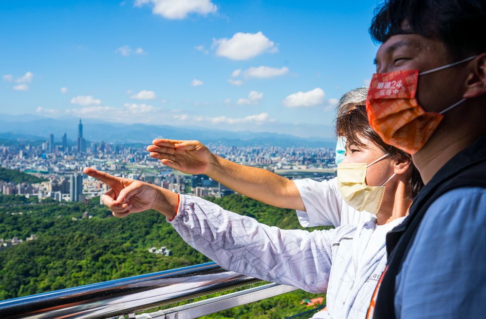 ▲黃珊珊參選台北市長首個掃街行程，選定內湖。（圖／黃珊珊競辦提供）