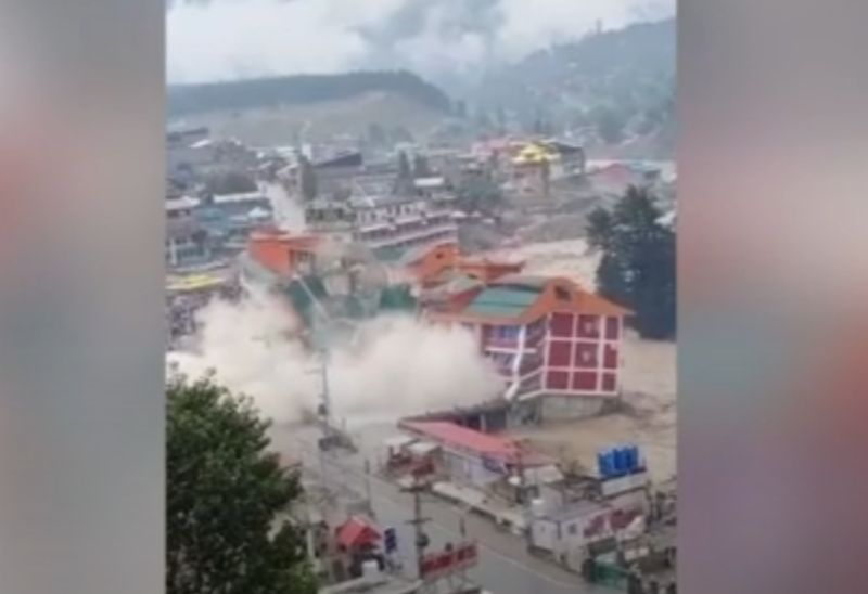 影／巴基斯坦洪災逾千死！飯店倒塌、直升機救援角度曝光
