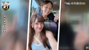 ▲林襄(後)公開和AKB女孩的合影,立刻被比下去。(圖/翻攝《同學來了》YouTube) ▲林襄(後)公開和AKB女孩的合影,立刻被比下去。(圖/翻攝《同學來了》YouTube)