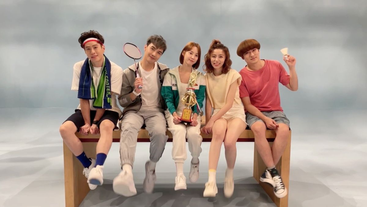 ▲王瞳（右二）在偶像劇《決勝的揮拍》與艾成同台。（圖／民視）