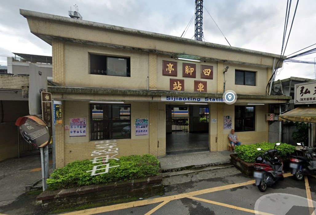 ▲四腳亭站派員查看，果然發現一名女子倒臥鐵道邊，但其已明顯死亡，因此未送醫，全案將由鐵道警察局釐清。（圖／翻攝google地圖）