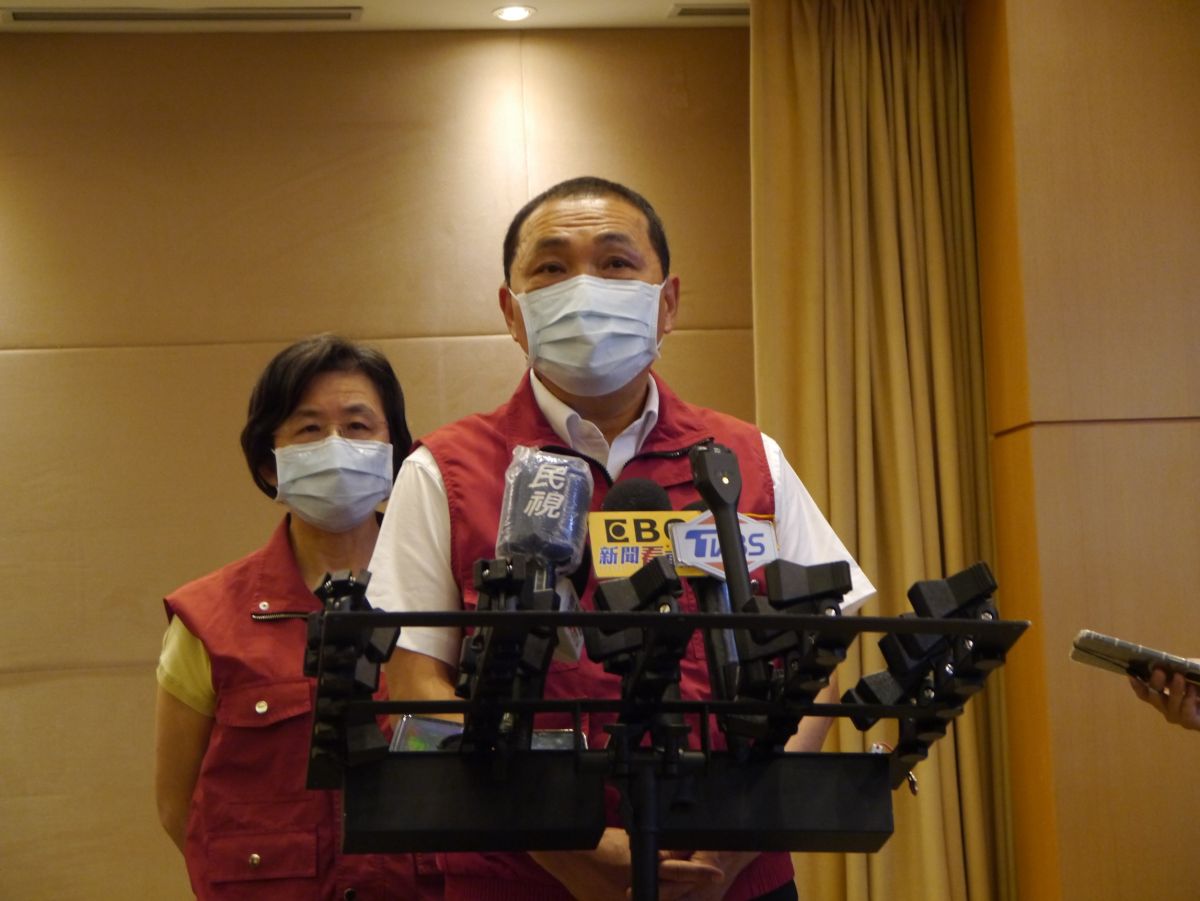 ▲新北市長侯友宜參加市政會議，受訪對於是否參加公辦辯論，表示會按照選舉步驟該做甚麼就會去做。（圖／記者吳嘉億攝，2022.08.31）