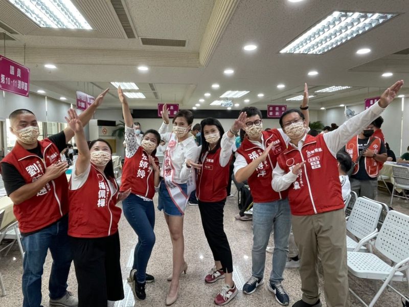 ▲今（31）日早上台灣基進七位市議員參選人完成登記參選程序。（圖／台灣基進提供）