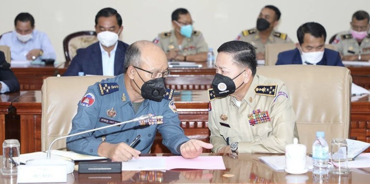 ▲柬國近來人口販運醜聞纏身，這些被騙至柬埔寨工作的各國被害人大多從事非法的網路賭博與詐騙，當局在國際壓力下多次對外展示掃蕩行動。資料照。（圖／翻攝自柬中時報）