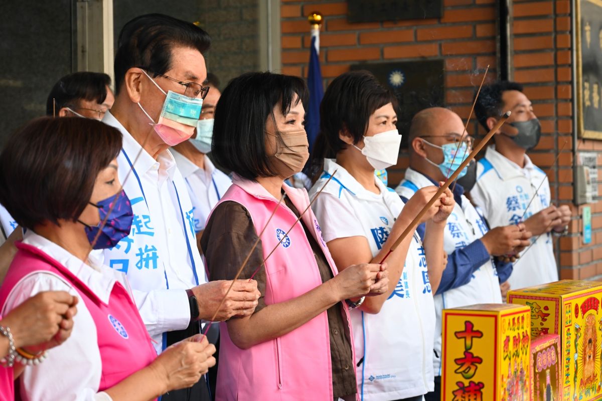 ▲國民黨高雄市長參選人柯志恩預計將在明日到高雄市選委會登記參選，今日中午則參加競選總部的祈安植福儀式。（圖／柯志恩競選總部提供）