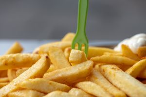 外帶薯條要維持酥脆,就要盡量讓水氣可以排出。(示意圖/取自unsplash) ▲外帶薯條要維持酥脆,就要盡量讓水氣可以排出。(示意圖/取自unsplash)