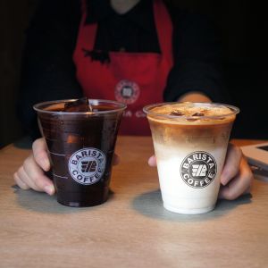 軍人節「手搖飲買一送一」盤點 星巴克全品項第二杯半價 ▲9/3軍人節西雅圖咖啡推出「買一送一」優惠、中秋節也祭出「第二杯半價」,盤點珍煮丹、迷客夏、微堂等手搖飲最新優惠。星巴克則快閃9/1~9/2限2天,全品項大杯以上第二杯半價。(圖/西雅圖咖啡提供)