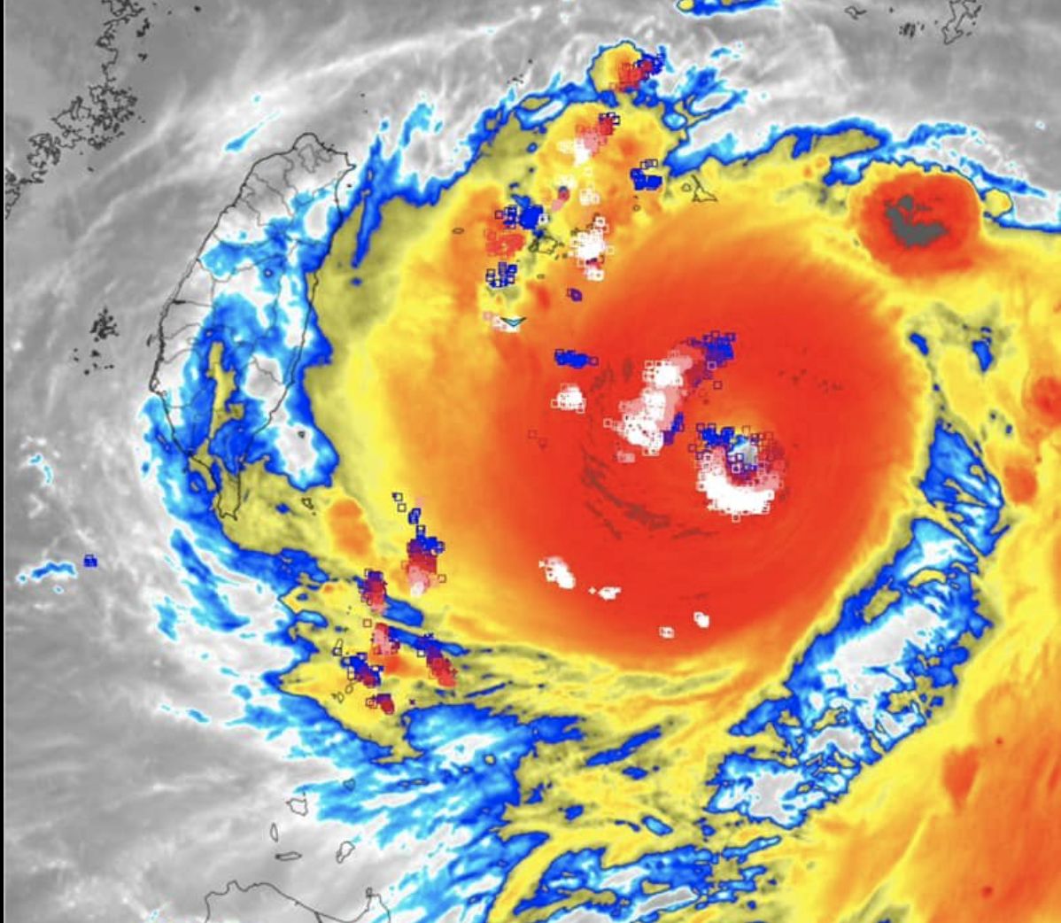 ▲氣象局今天表示，預估最快明天白天會發布強颱軒嵐諾的海上颱風警報，颱風外圍環流影響大，明天沿海地區可能有9至11級強陣風、甚至會有6公尺浪高，北部、東北部防豪雨。（圖／翻攝彭啟明臉書）