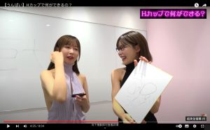 ▲▼Unpai(上下圖左)用內在美示範放手機、簽名。(圖/深田えいみ / Eimi Fukada YouTube) ▲▼Unpai(上下圖左)用內在美示範放手機、簽名。(圖/深田えいみ / Eimi Fukada YouTube)