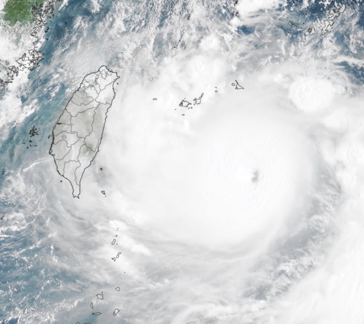 ▲強颱軒嵐諾詭異的路徑，連網友都驚呼連連！氣象達人彭啟明表示，由於北方高壓東退，軒嵐諾未來會慢慢開始北轉，複雜的天氣系統配置影響了路徑。（圖／翻攝天氣達人彭啟明臉書）