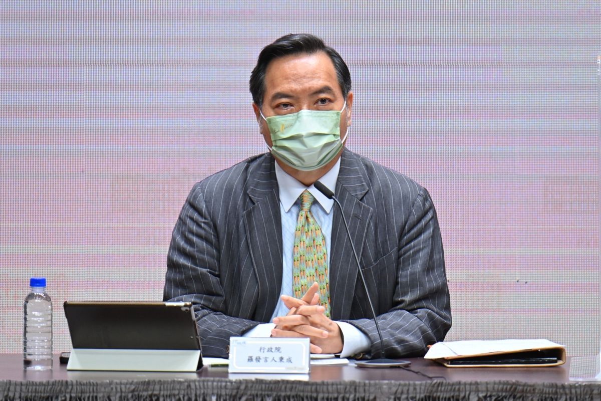 ▲海委會主委李仲威辭呈9月2日生效，行政院發言人羅秉成表示，遺缺由周美伍代理。（圖／行政院提供）