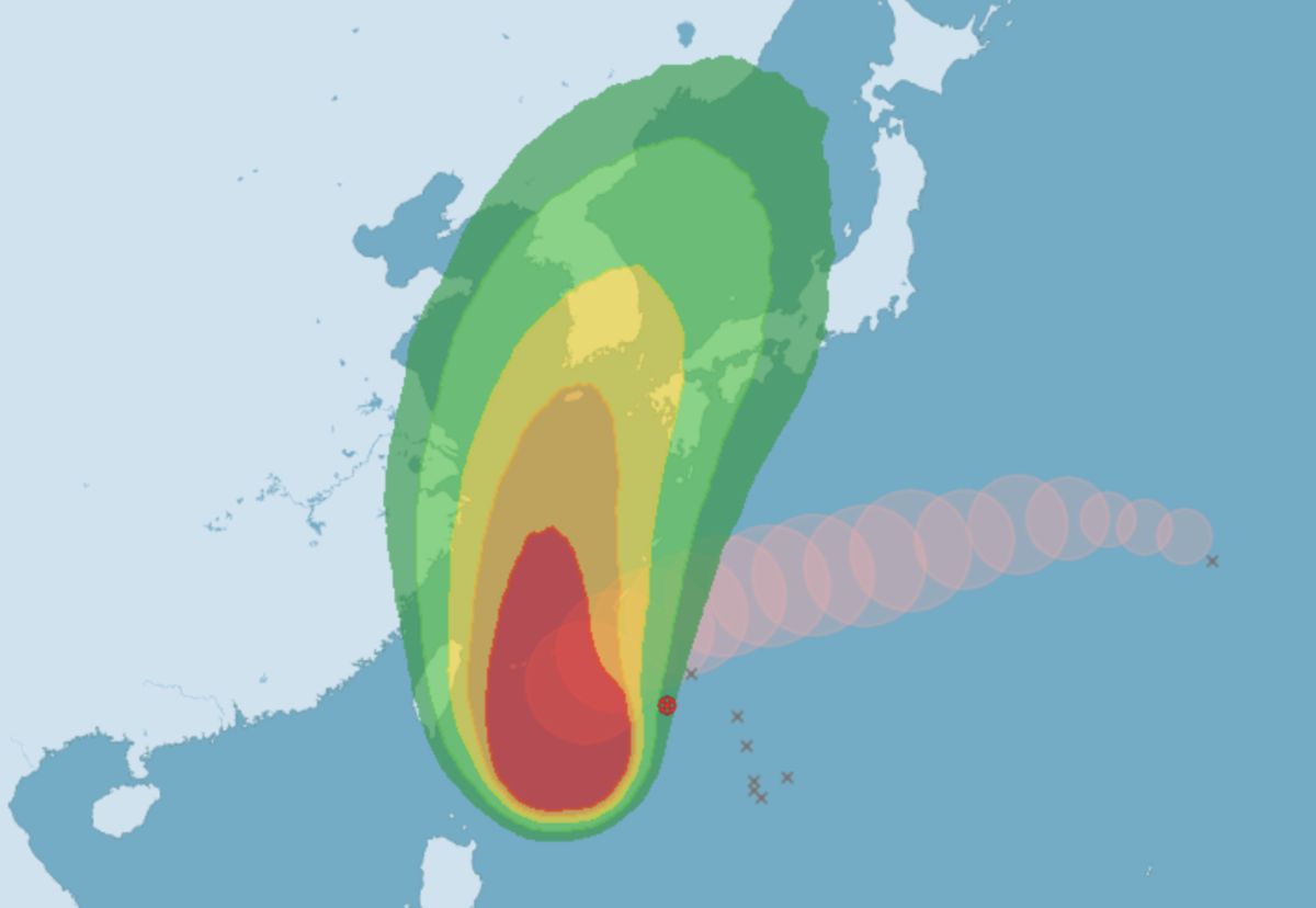 ▲強颱軒嵐諾未來將逐漸北轉，若路徑稍微偏西，暴風圈有可能掃過東北角或東部陸地，目前仍無法排除發布陸上颱風警報的機率。（圖／翻攝中央氣象局官網）