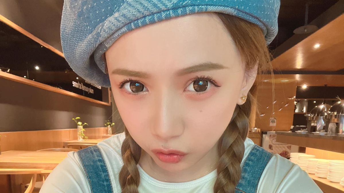 ▲「電競女神」解婕翎分享穿情趣睡衣的照片。（圖／解婕翎臉書）