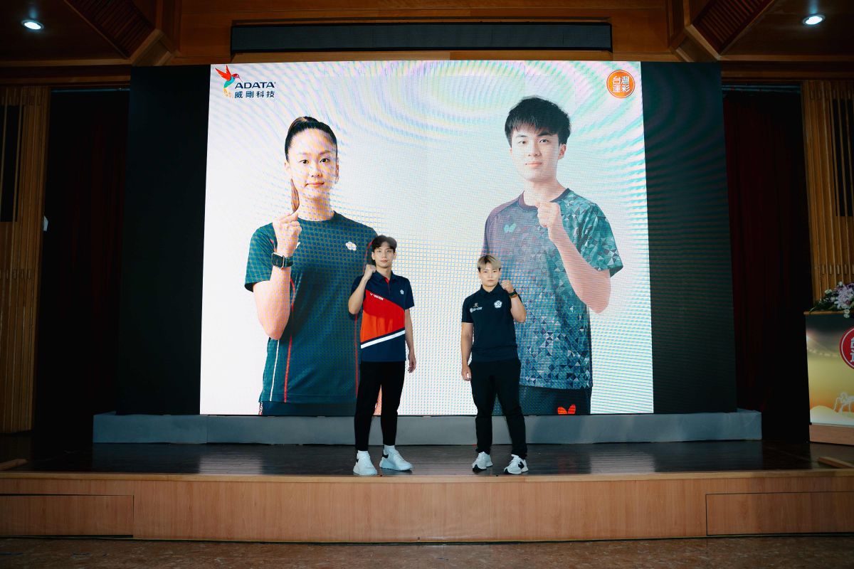 ▲桌球林昀儒、空手道文姿云、台灣蝶王王冠閎及舉重陳玟卉一起錄製影片。台灣運彩提供