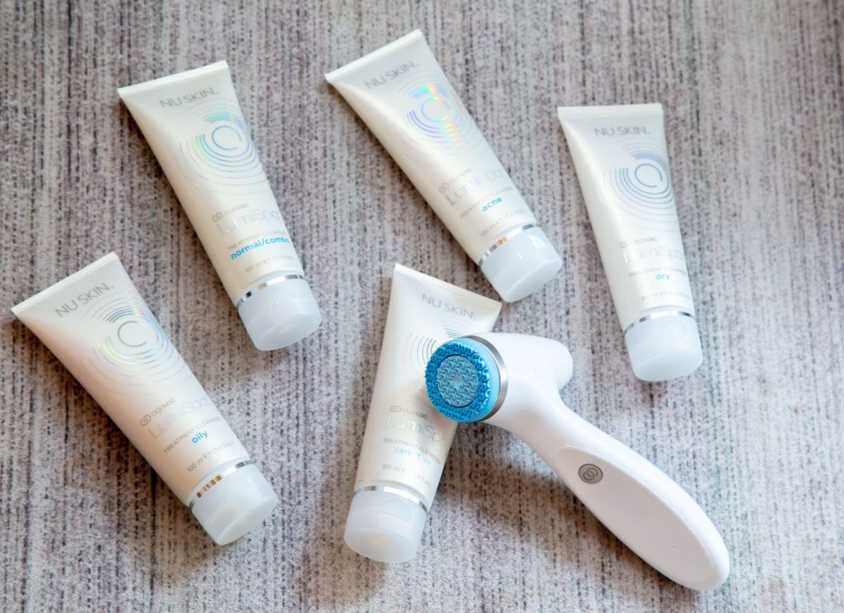 ▲Nu Skin「LumiSpa iO智慧雙效潔顏機」問世，透過手機連結VERA App，貼心打造「自訂保養模式」、「保養同步化」、「智慧教練」、「美肌寫日記」、「使用情況追蹤」以及未來將上線的「專屬產品推薦」等6大智慧互動功能。（圖／NOWnews攝）