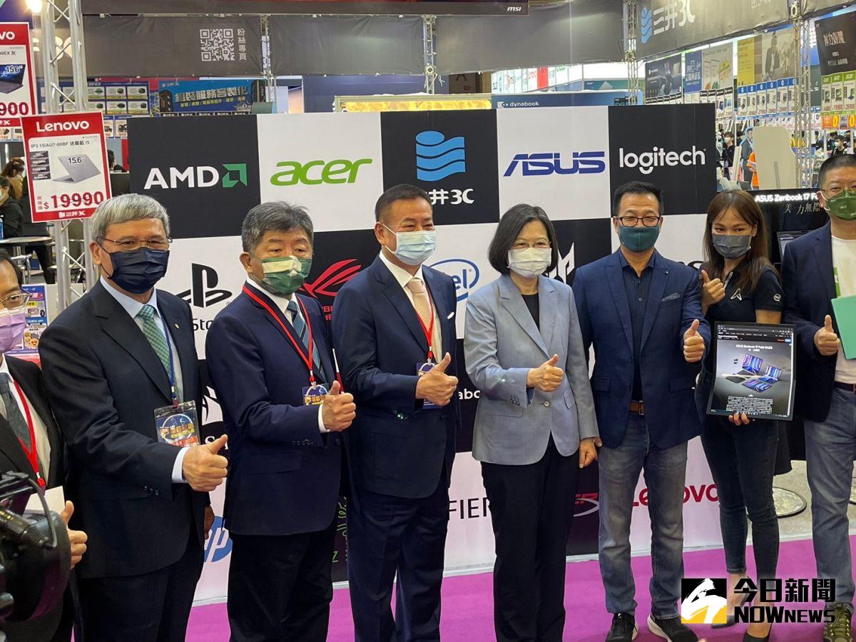 ▲陳時中與蔡英文出席台北3C電腦電玩電器空調影音展。（圖／記者黃宣尹攝，2022.09.02）