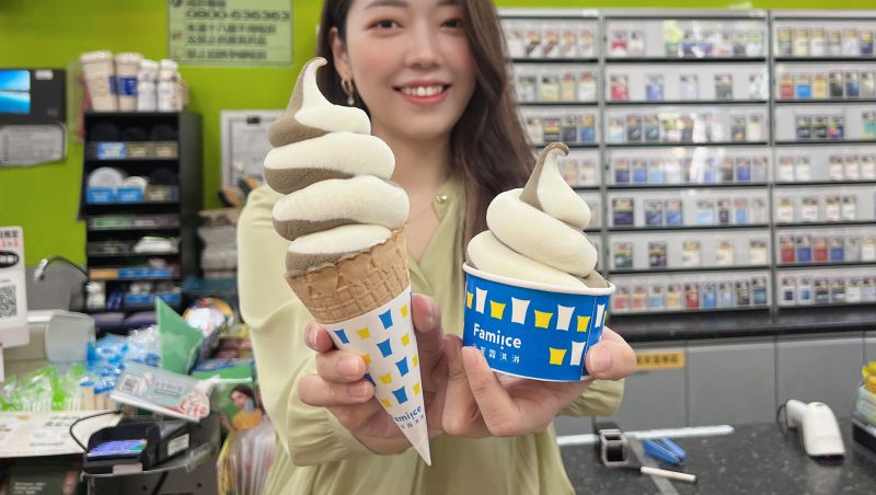 ▲東方美人茶霜淇淋去年首度推出時，單月狂賣86萬支，周末限時3天買一送一。（圖／全家提供）