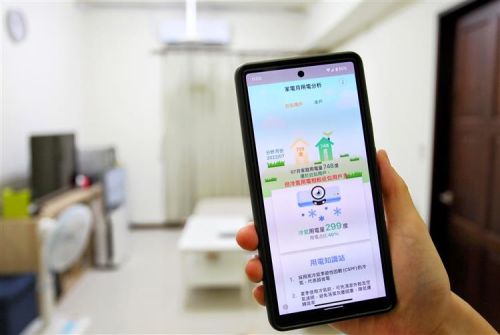 台灣電力APP「住宅用電分析」功能 ▲台電於今年6月啟用台灣電力APP「住宅用電分析」功能,根據智慧電表自動回傳的用電大數據,即可推算出家中冷氣、冰箱、洗衣機、電視與開飲機等5大常見家電的用電佔比與度數。(圖/經濟部提供)