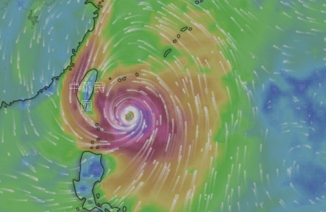 ▲軒嵐諾暴風半徑就已廣達250公里，氣象局預估未來24~36小時內會增長至300公里，並繼續緩慢的向北進行。（圖／翻攝NCDR）