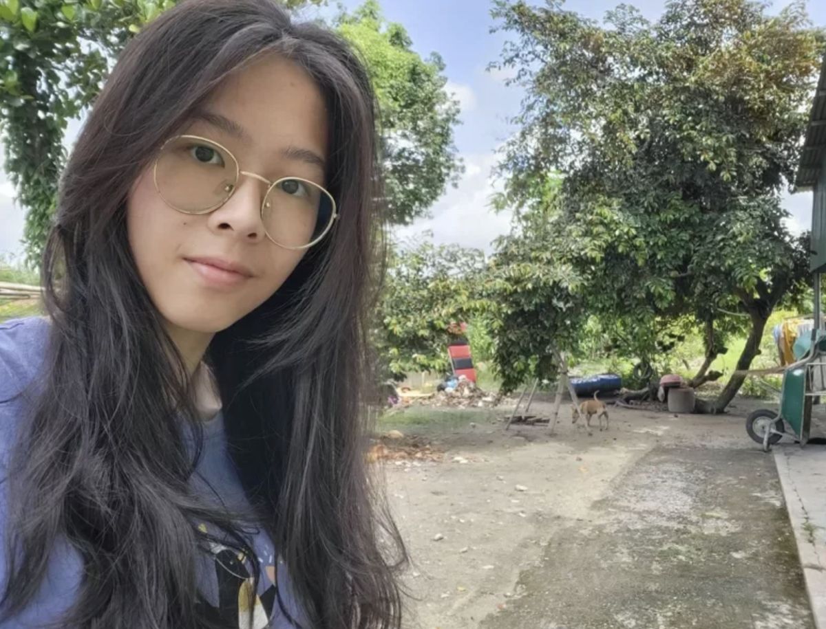 ▲畢業於新北高中的邱䕒嬅於越南外婆家留影，返台後預計跟外婆用越語視訊話家常，幸福祖孫情洋溢著另一股家鄉味。（圖／新北市教育局提供）