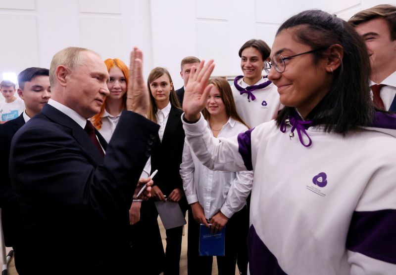 俄開學日蒲亭會學童　闡俄版歷史敘事的重要