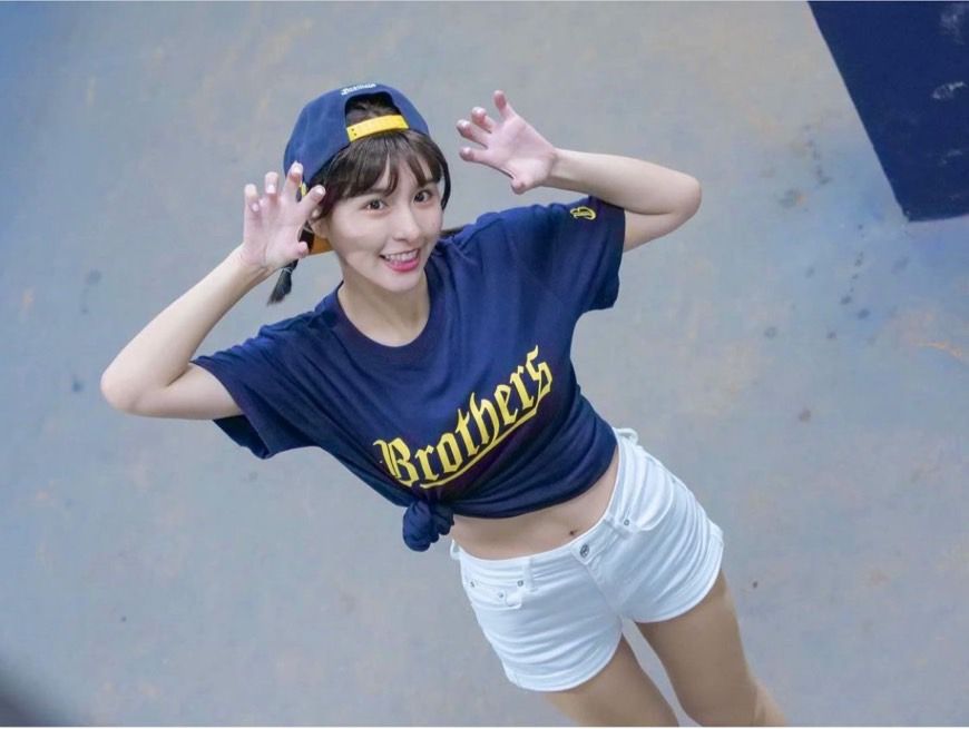 ▲中信兄弟啦啦隊女神峮峮曬出8年前「長髮睡衣照」。（圖／翻攝自峮峮IG）