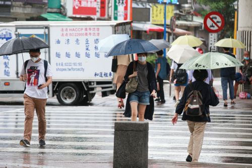 一圖秒懂一週天氣！中秋節「東雨西晴」　葡萄桑颱風恐影響台灣
